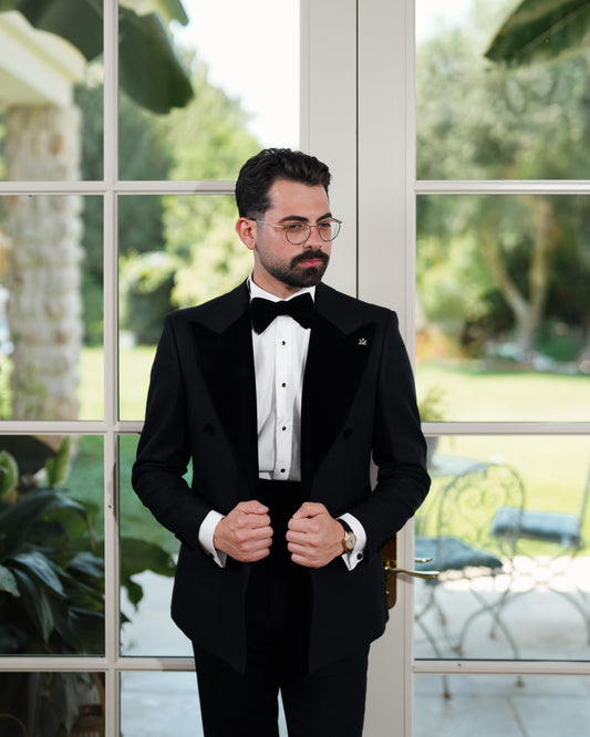 4-Button Double-Breasted Velvet Peak Lapel Wedding Tuxedo
