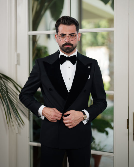 4-Button Double-Breasted Velvet Peak Lapel Wedding Tuxedo
